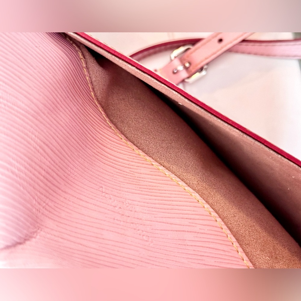 SOLD ๐ULTRA RARE Louis Vuitton Saint Cloud NM Bag Pink Epi Leather - Picture 7 of 16